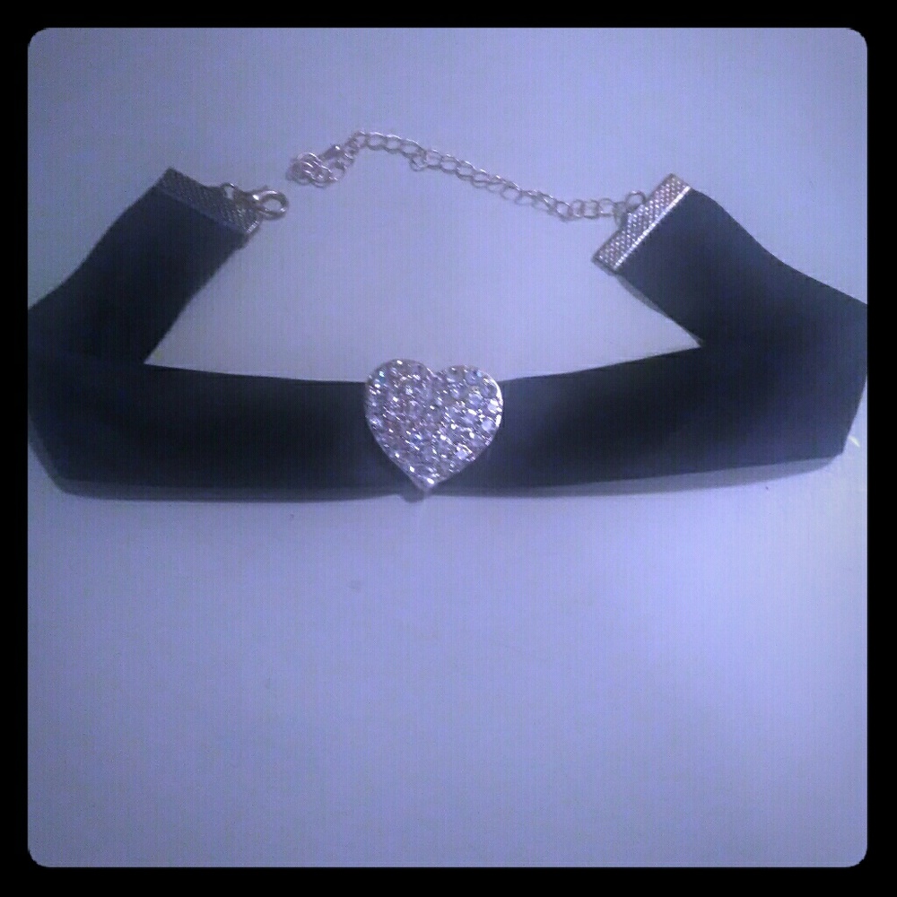 Heart choker necklace